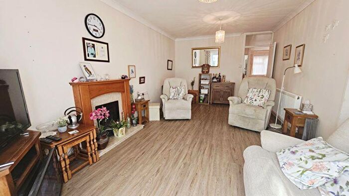 2 Bedroom Detached Bungalow For Sale In Siddons Road, Hampton Dene, HR1