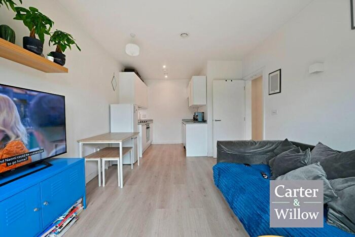 1 Bedroom Flat For Sale In Harbard Close, Barking, IG11