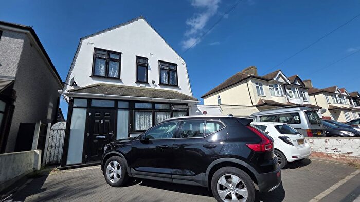 3 Bedroom Terraced House To Rent In Mawney Road, Romford, RM7