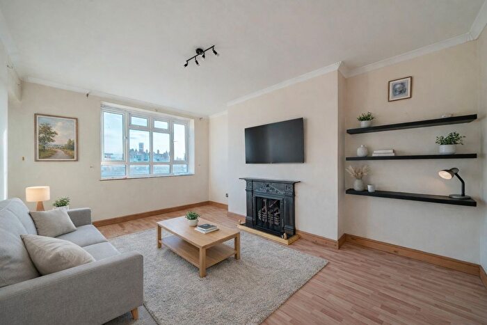 2 Bedroom Flat For Sale In Darlan Road, Fulham, London, SW6