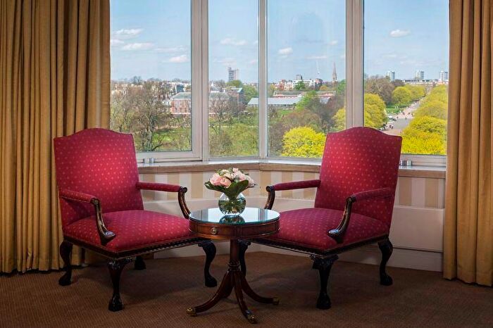 4 Bedroom Flat To Rent In London, W8