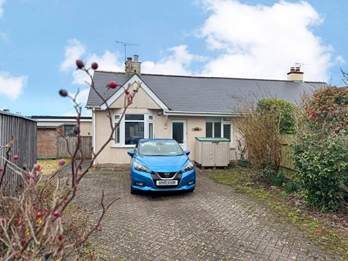 4 Bedroom Semi-detached Bungalow For Sale In New Park Crescent, Kingsteignton, Newton Abbot, Devon, TQ12