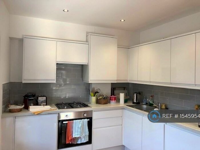 2 Bedroom Flat To Rent In Amwell Street, London, EC1R