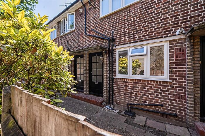 1 Bedroom Flat To Rent In South Western Road, Twickenham, TW1
