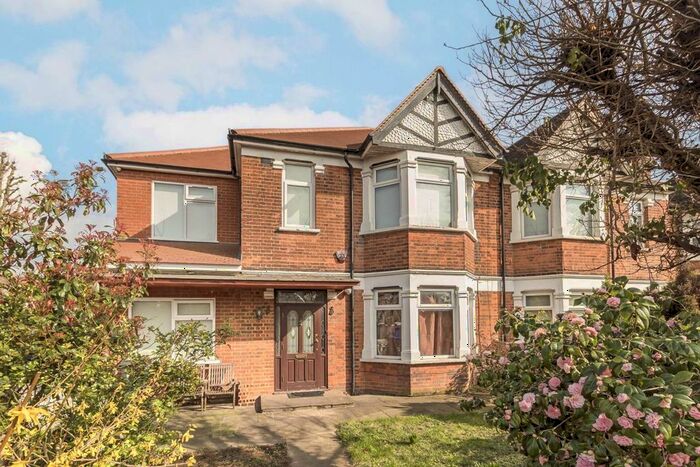 6 Bedroom Property To Rent In Boston Manor Road, Brentford, TW8
