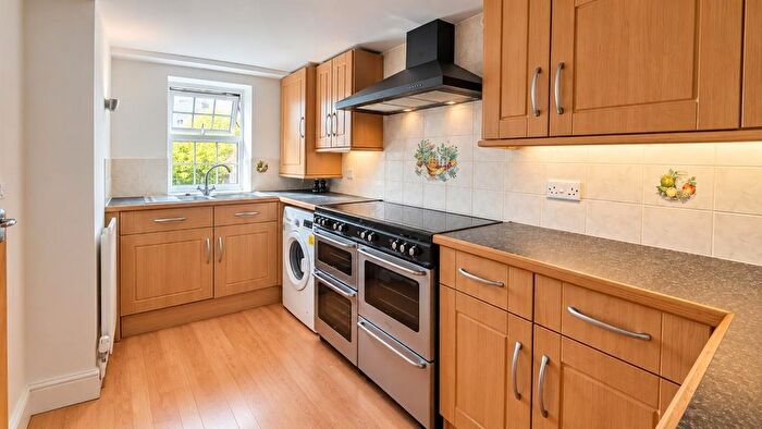 2 Bedroom Flat For Sale In George Street, Old Town, Hastings, TN34