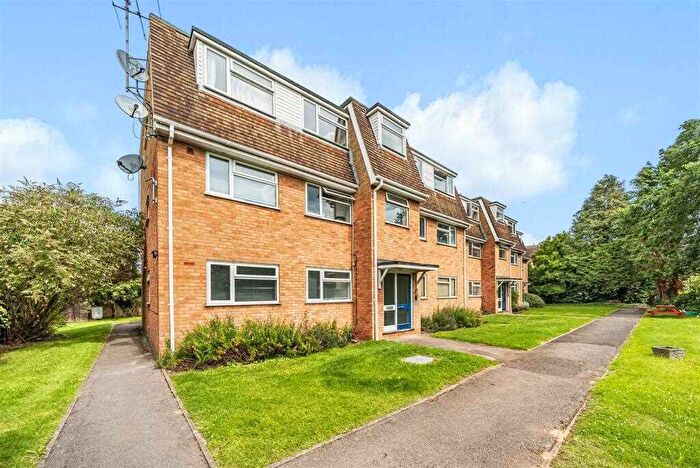 2 Bedroom Apartment For Sale In Chilton Court, Taplow, SL6