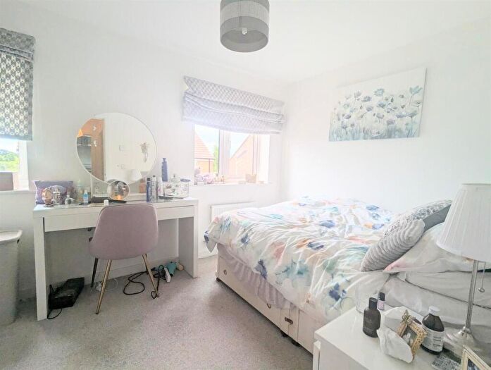 2 Bedroom Semi-Detached House For Sale In Edwards Drive, Fair Oak, SO50