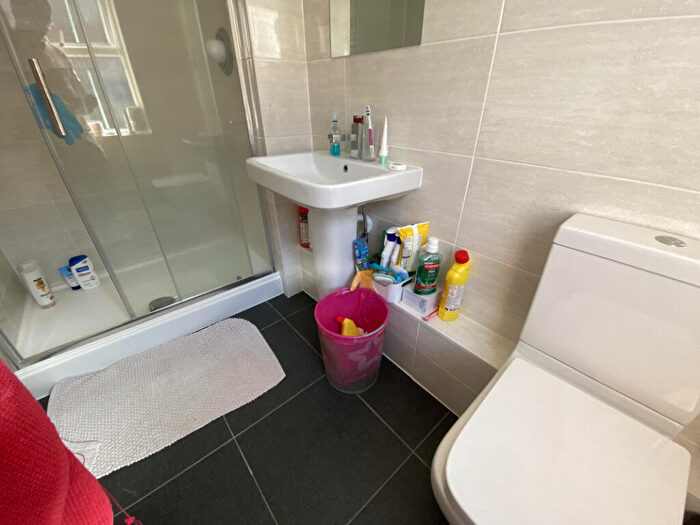 5 Bedroom Semi-Detached House To Rent In Pexalls Close, Hook, RG27