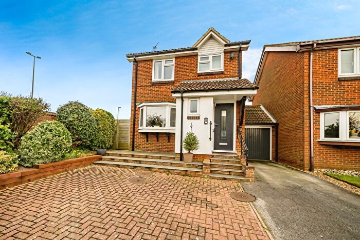 3 Bedroom Link Detached House For Sale In Astley Road, Thame, OX9