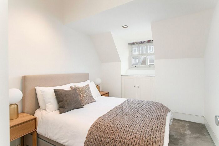3 Bedroom Flat For Sale In Warwick Court, High Holborn, WC1R