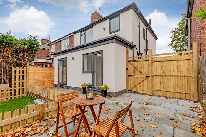 3 Bedroom Semi-Detached House For Sale In Walton Road, Walton, Chesterfield, S40