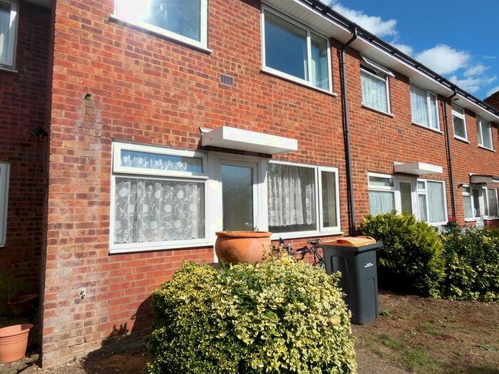 1 Bedroom Ground Flat To Rent In Massey Close, Kempston, MK42