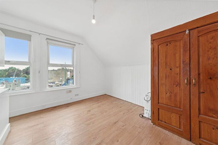 Studio To Rent In Tooting High Street, London, SW17