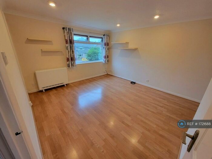 1 Bedroom Flat To Rent In Turnberry Avenue, Leeds, LS17