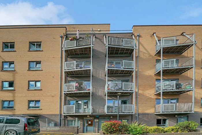 2 Bedroom Flat For Sale In Grove Crescent Road, Stratford, E15