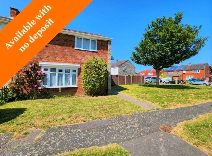 4 Bedroom Semi-Detached House To Rent In Turner Avenue, Gosport, PO13