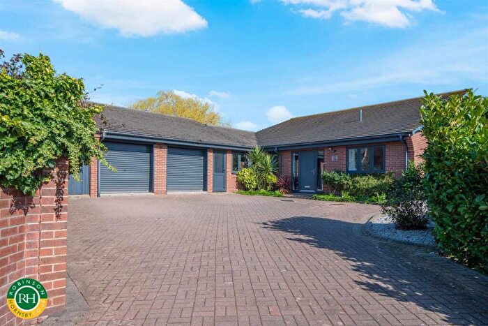 6 Bedroom Detached House For Sale In Grange Close, Doncaster, DN4