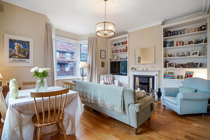 2 Bedroom Flat For Sale In Melbourne Grove, East Dulwich, London, SE22
