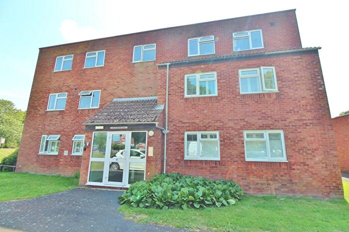 2 Bedroom Flat For Sale In Escur Close, Gatcombe Park, PO2