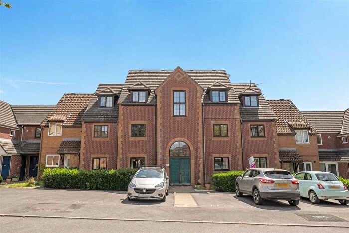 2 Bedroom Flat For Sale In Morse Close, Chippenham, SN15