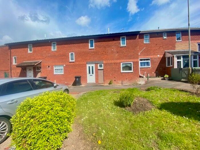 3 Bedroom Flat To Rent In Thurcroft Close, Glen Parva, Leicester, LE2