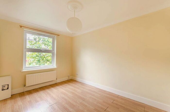 1 Bedroom Flat To Rent In Lordship Lane, East Dulwich, London, SE22