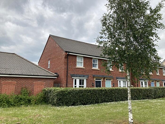 3 Bedroom End Of Terrace House To Rent In Greenkeepers Road, Great Denham, MK40