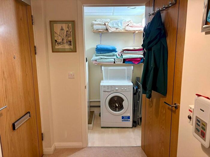 1 Bedroom Flat For Sale In Middlewich Road, Sandbach, Cheshire, CW11