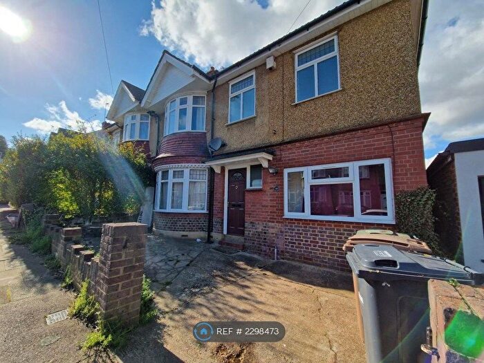 5 Bedroom Semi-Detached House To Rent In Alton Road, Luton, LU1