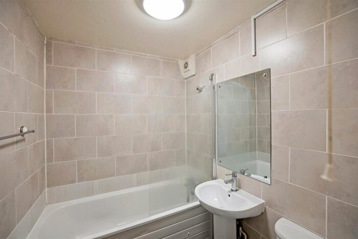 1 Bedroom Flat To Rent In Ghandi Close, Walthamstow, E17