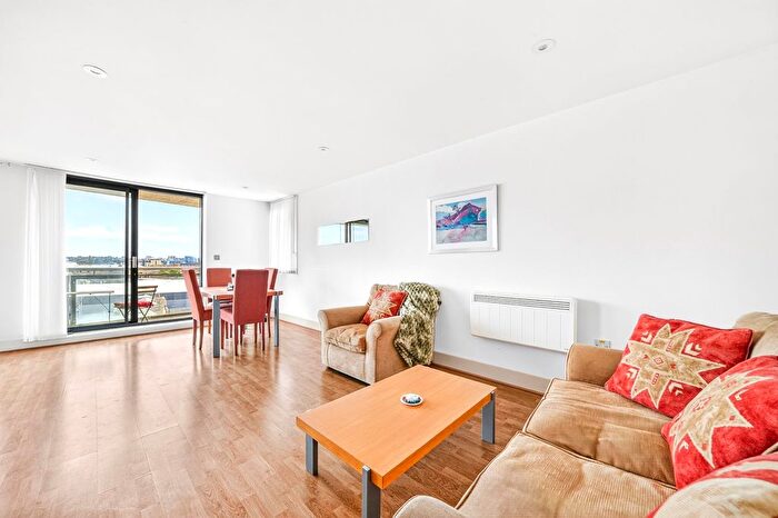 1 Bedroom Flat For Sale In Galaxy Building, Crews Street, London, E14