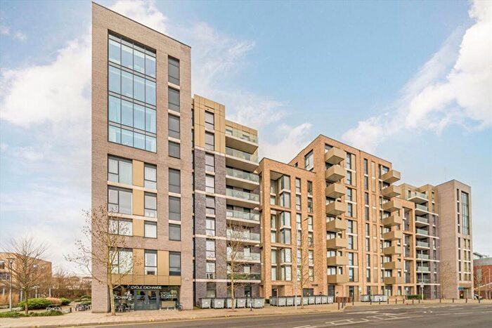 2 Bedroom Flat For Sale In Queenshurst Square, Kingston Upon Thames, KT2