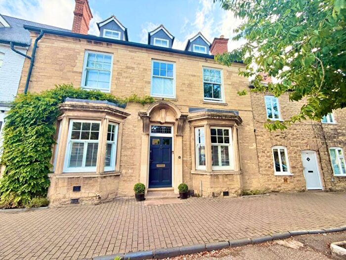 5 Bedroom Character Property For Sale In High Street, Olney, MK46