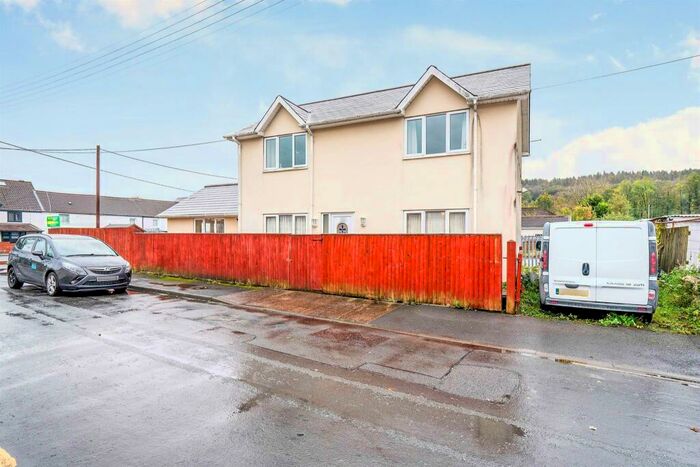4 Bedroom Detached House For Sale In Whitefield Close, Glynneath, Neath, SA11