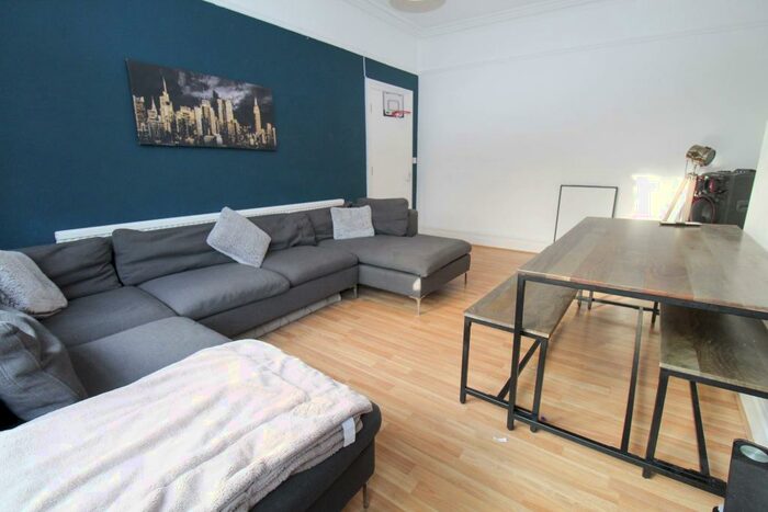 8 Bedroom Terraced House To Rent In Wood Lane, Headingley, LS6