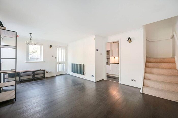 2 Bedroom Terraced House For Sale In Friars Mead, Isle Of Dogs, London, E14