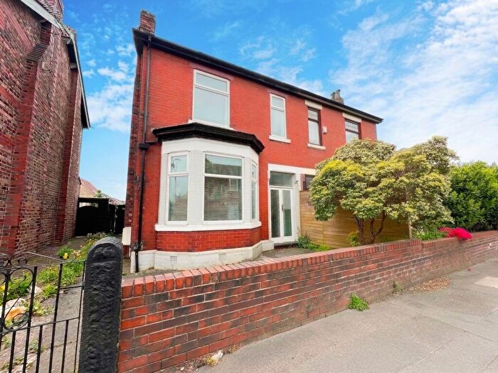 5 Bedroom Semi-Detached House For Sale In Barton Lane, Eccles, M30