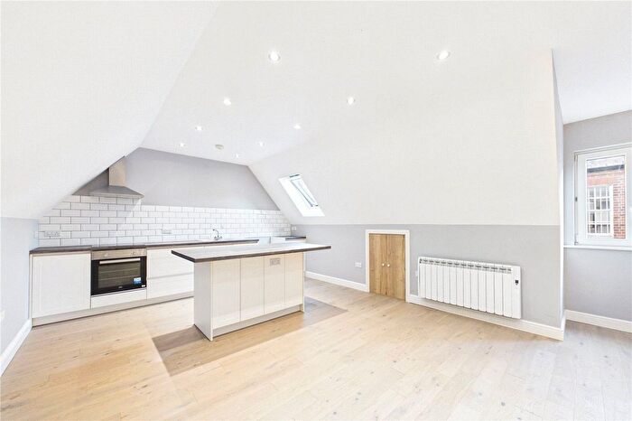 1 Bedroom Flat To Rent In Northbrook Street, Newbury, Berkshire, RG14