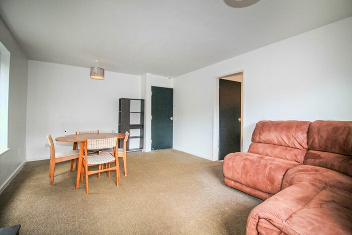 2 Bedroom Flat To Rent In Grosvenor Park Gardens, Headingley, Leeds, LS6