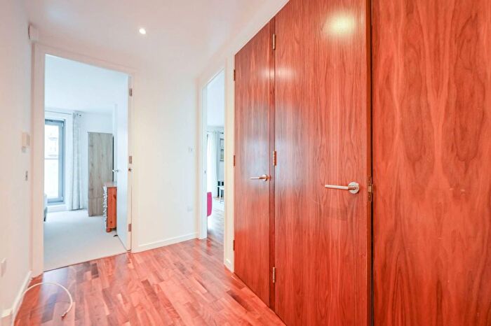 1 Bedroom Flat To Rent In New Providence Wharf, Canary Wharf, London, E14