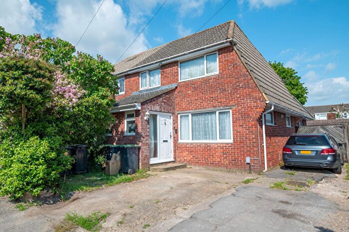 3 Bedroom Semi-Detached House For Sale In Wheatsheaf Drive, Cowlplain, PO8