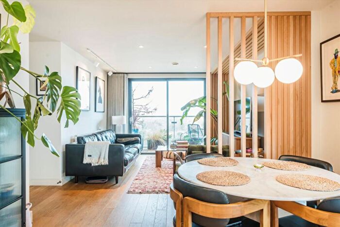 2 Bedroom Flat For Sale In Essex Wharf, Clapton, E5