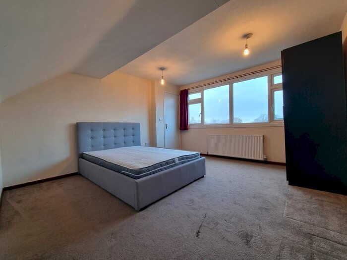 4 Bedroom Terraced House To Rent In Manor Way, Mitcham, CR4