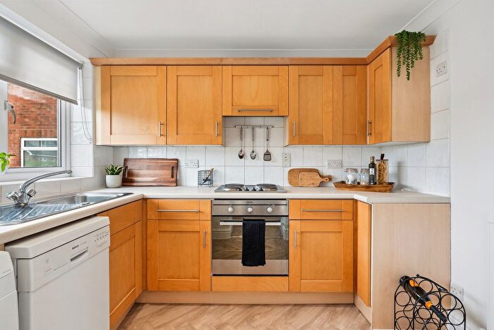 2 Bedroom Flat For Sale In Junction Road, Ashford, TW15