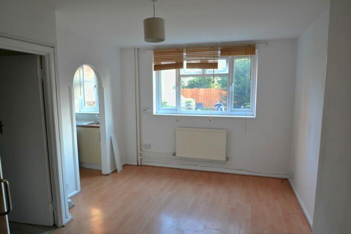 1 Bedroom Flat To Rent In Upper Richmond Road, London, SW15