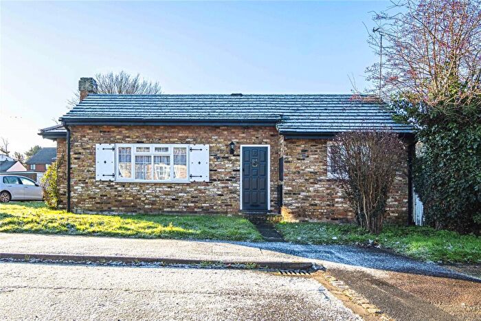 2 Bedroom Bungalow For Sale In Heather Mead, Edlesborough, Buckinghamshire, LU6