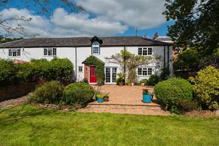4 Bedroom Semi-Detached House For Sale In Chester Road, Tattenhall, CH3