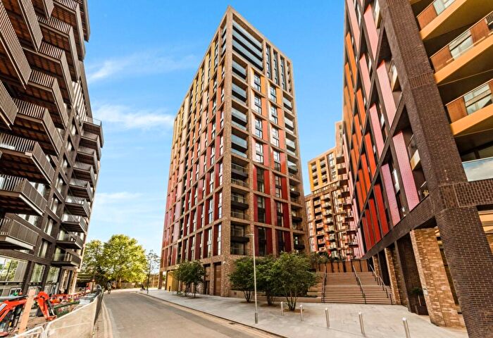 2 Bedroom Apartment To Rent In Madeira Tower, The Residence, Nine Elms, SW11