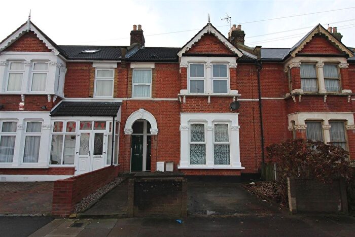 2 Bedroom Flat To Rent In Airthrie Road, Goodmayes, Ilford, IG3